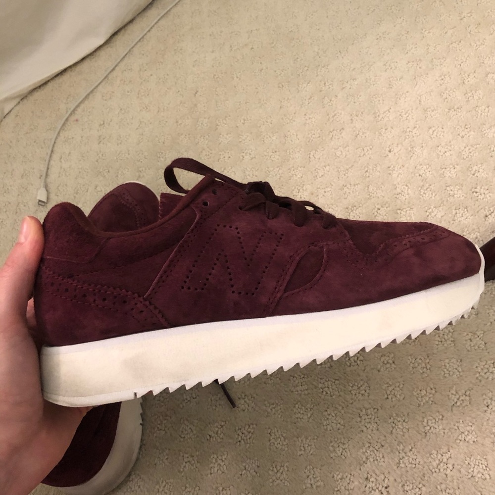 New Balance 520 Burgundy Size 8.5